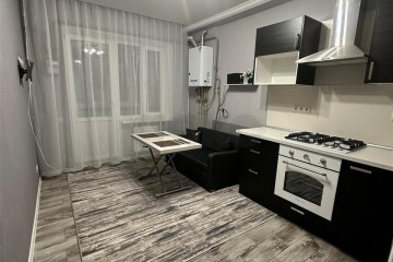 Фото №1: 1-комнатная квартира 39 м² - Берёзовый, мкр. Витаминкомбинат, ул. Целиноградская, 4/2Б