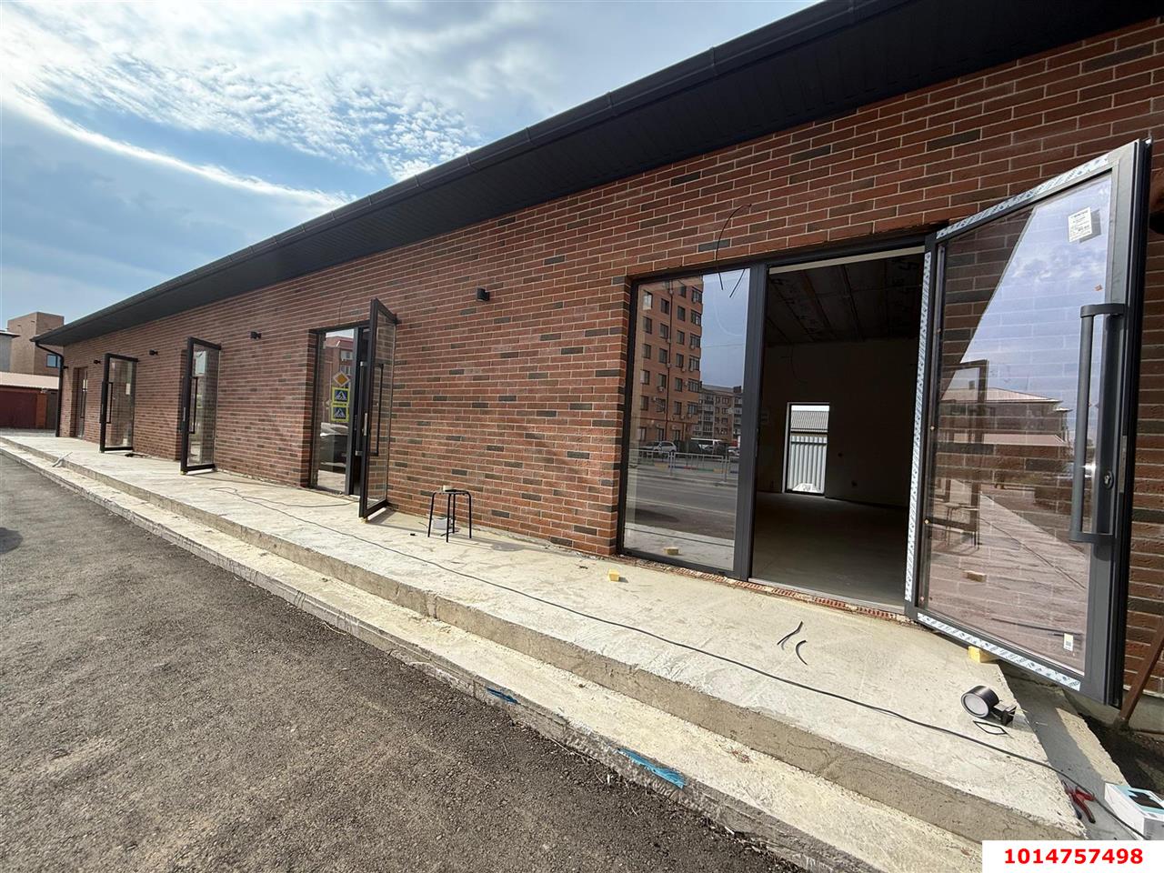 Фото №1: Торговое помещение 197 м² - Яблоновский, ул. Хуаде, 2/1