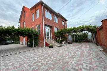 Фото №1: Дом 234 м² - Новотитаровская, ул. Солнечная, 36