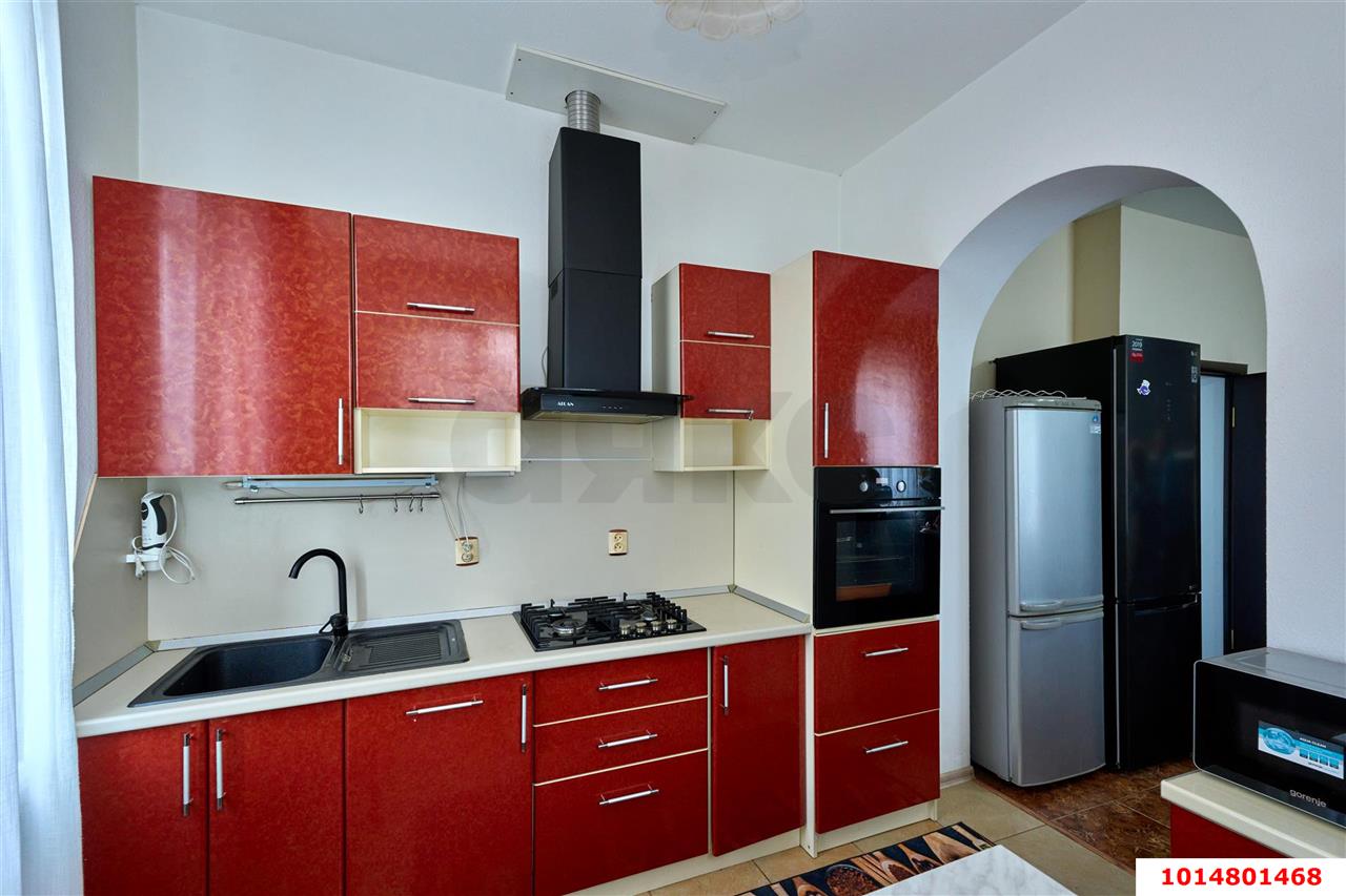 Фото №5: Дом <span class="whitespace-nowrap">234 м²</span> <span class="whitespace-nowrap">+ 10 сот.</span>, <span class="whitespace-nowrap">2 эт.</span> - Новотитаровская, ул. Солнечная, 36