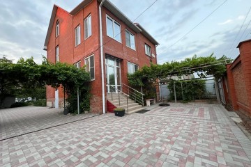 Фото №1: Дом 234 м² - Новотитаровская, ул. Солнечная, 36