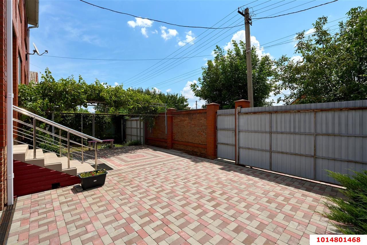 Фото №4: Дом <span class="whitespace-nowrap">234 м²</span> <span class="whitespace-nowrap">+ 10 сот.</span>, <span class="whitespace-nowrap">2 эт.</span> - Новотитаровская, ул. Солнечная, 36