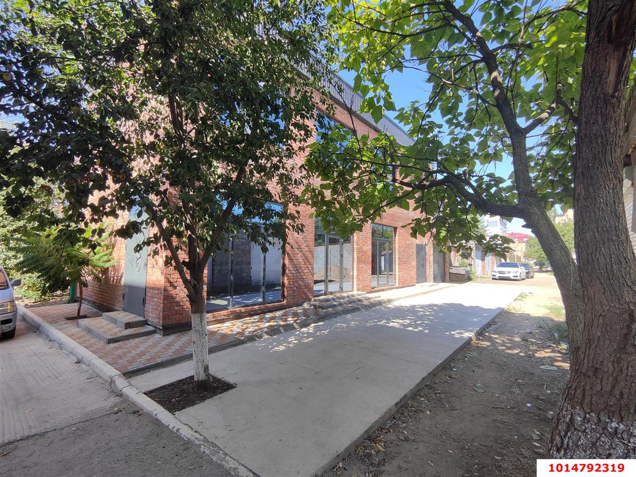 Фото №2: Торговое помещение 187 м² - Яблоновский, пер. 1-й  Гагарина, 12