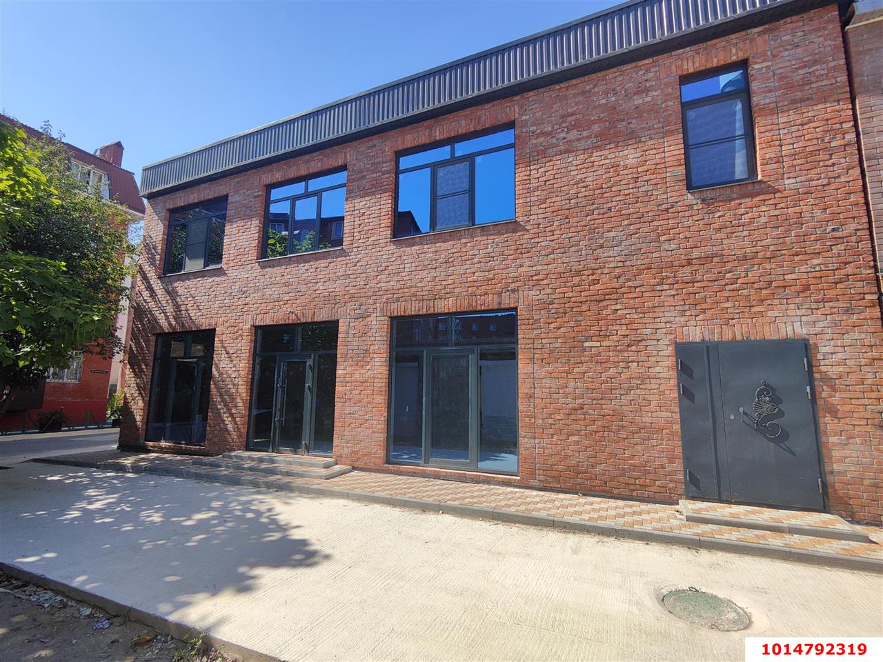 Фото №1: Торговое помещение 187 м² - Яблоновский, пер. 1-й  Гагарина, 12