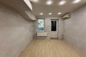 Фото №2: Торговое помещение 32 м² - Краснодар, мкр. Комсомольский, ул. Уральская, 115/1