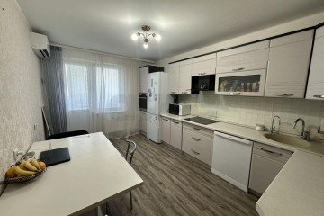 Фото №1: 2-комнатная квартира 68 м² - Краснодар, мкр. Восточно-Кругликовский, ул. Черкасская, 141