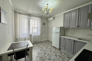 Фото №1: 1-комнатная квартира 46 м² - Краснодар, мкр. жилой комплекс Поющие Фонтаны, ул. имени Невкипелого, 18к2