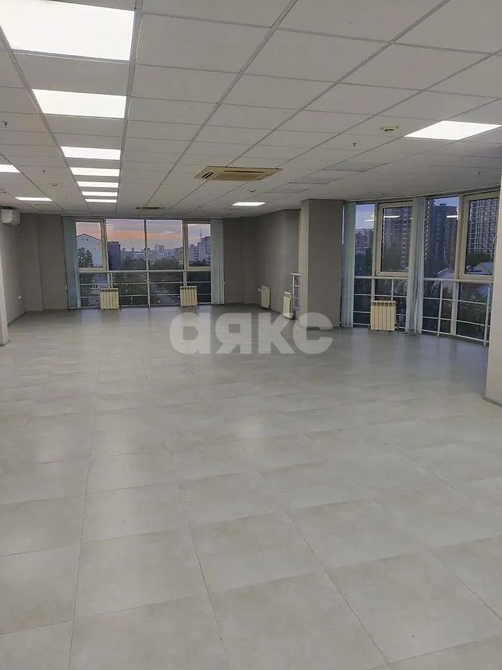 Фото №2: Коммерция 110 м² - Ростов-на-Дону, Кировский, ул. Красноармейская, 200