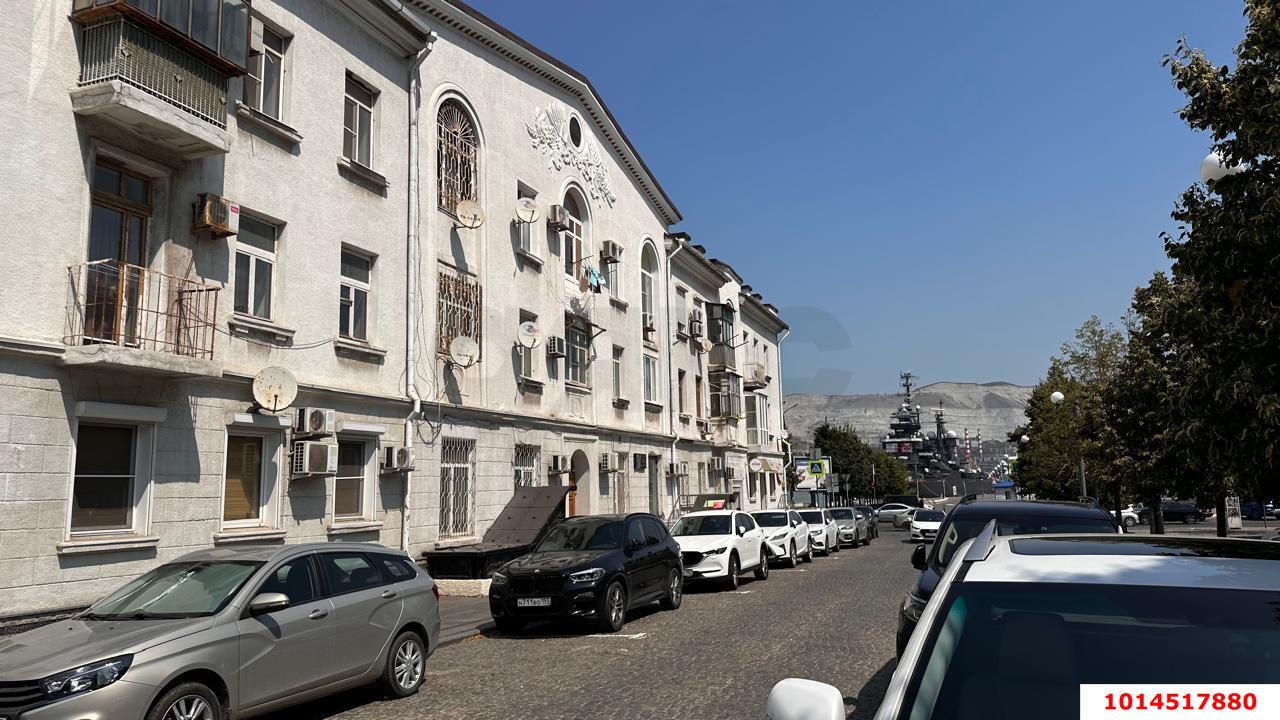 Фото №3: Торговое помещение 138 м² - Новороссийск, Центральный, ул. Новороссийской Республики, 1
