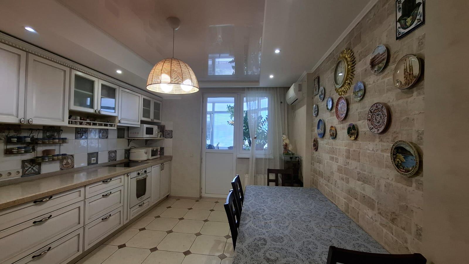 Фото №1: 2-комнатная квартира 67 м² - Краснодар, Прикубанский внутригородской округ, Круглик, мкр. Школьный, ул. Филатова, 17