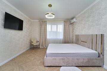 Фото №2: 3-комнатная квартира 100 м² - Краснодар, мкр. Юбилейный, пр-кт Чекистов, 1