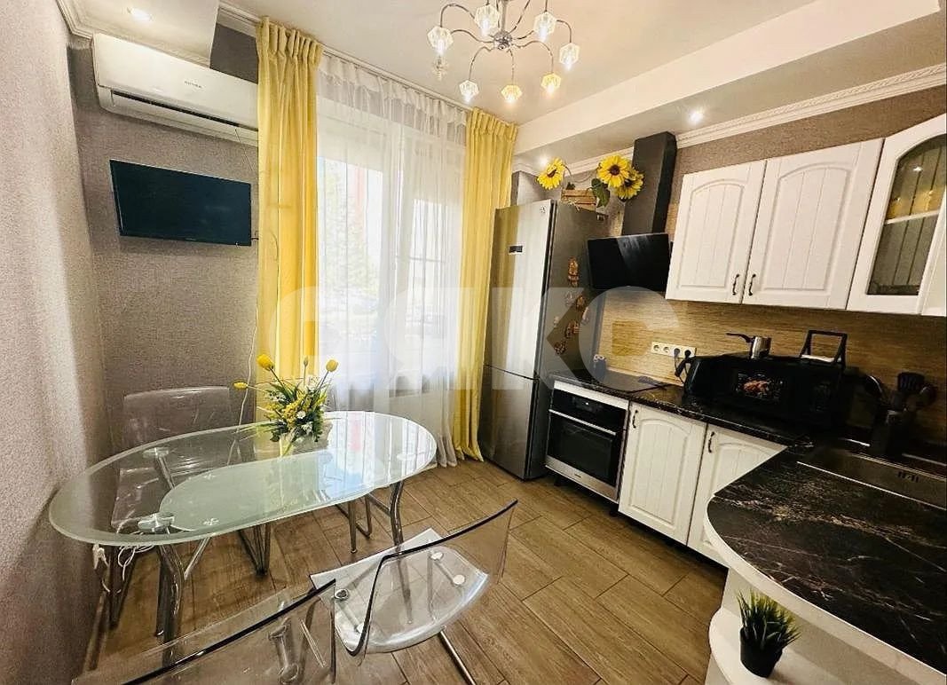 Фото №1: 2-комнатная квартира 57 м² - Ростов-на-Дону, жилой комплекс Английский Квартал, ул. Ерёменко, 90/27