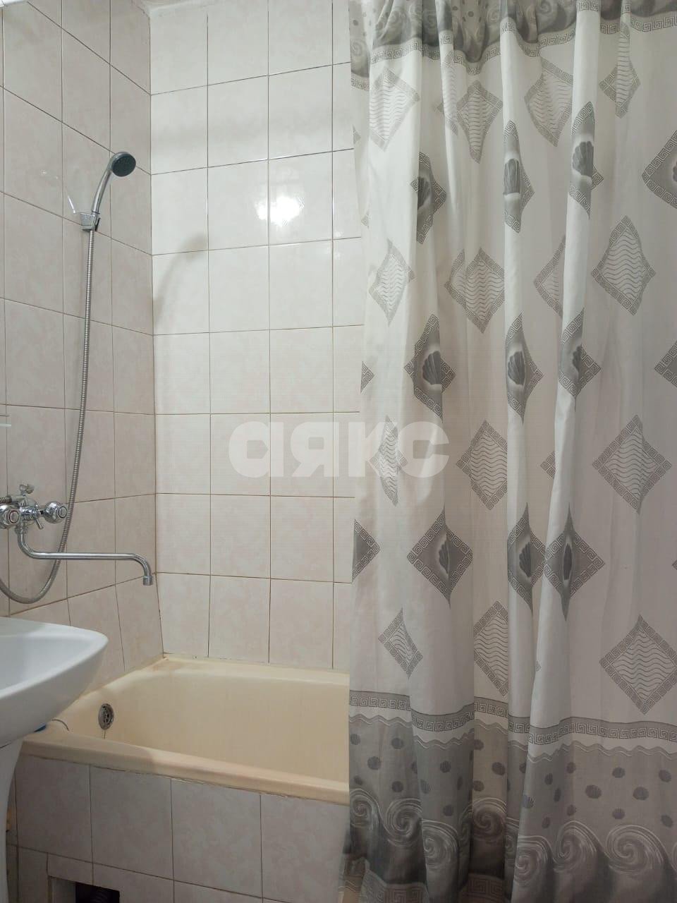 Фото №8: 2-комнатная квартира 50 м² - Геленджик, ул. Орджоникидзе, 7