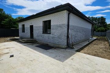 Фото №1: Дом <span class="whitespace-nowrap">135 м²</span> <span class="whitespace-nowrap">+ 5.61 сот.</span>, <span class="whitespace-nowrap">1 эт.</span> - Калужская, ул. Лесная, 21