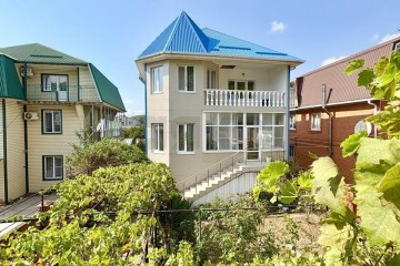 Фото №1: Дом 390 м² - Новомихайловский, пер. Автобазовский, 2