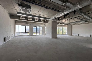 Фото №1: Торговое помещение 717 м² - Краснодар, мкр. ЖК Девелопмент Плаза, ул. имени 40-летия Победы, 33Г