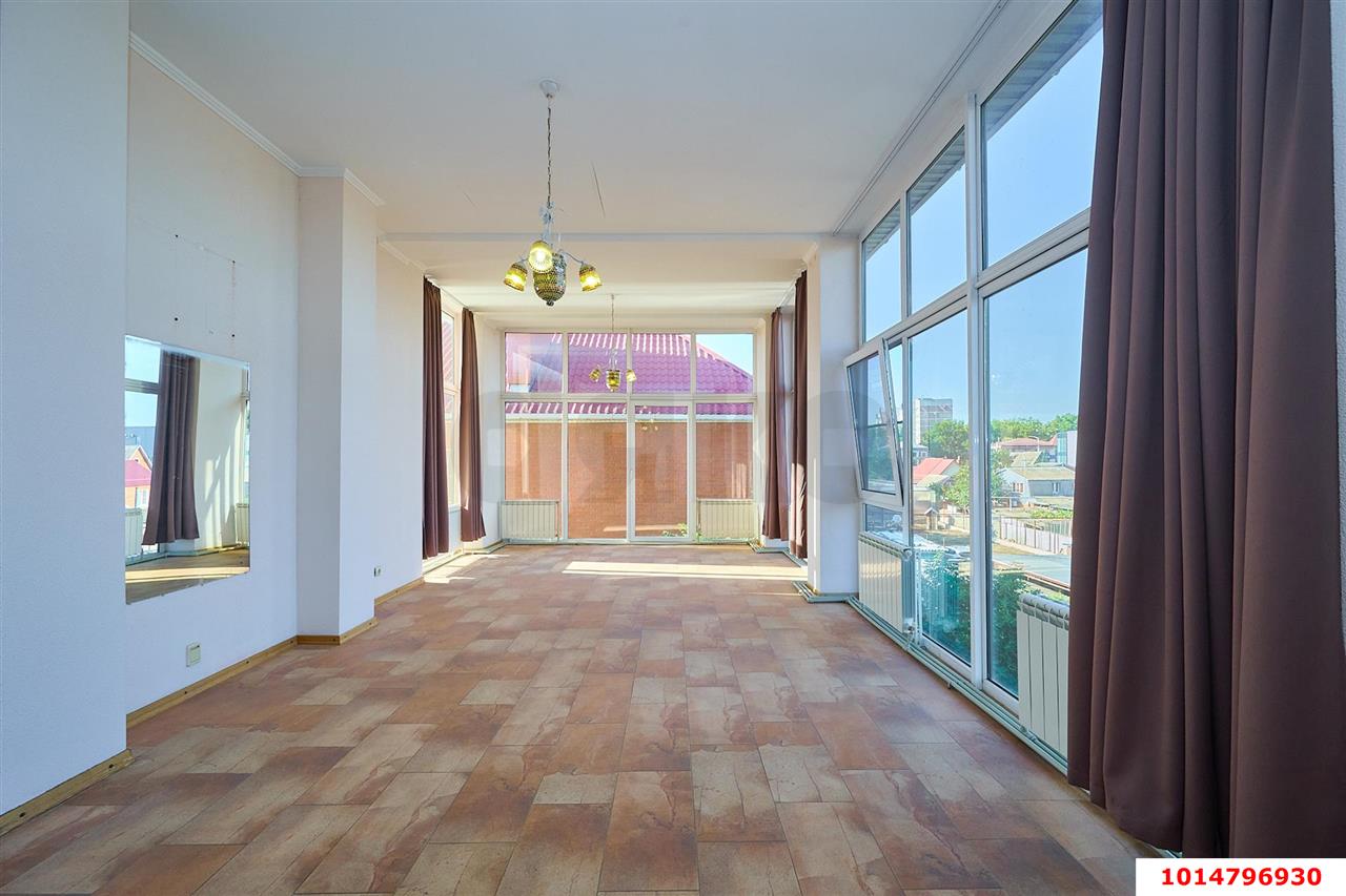 Фото №18: Дом 340 м² + 7.96 сот. - Краснодар, Западный внутригородской округ, ул. Краснознамённая, 12