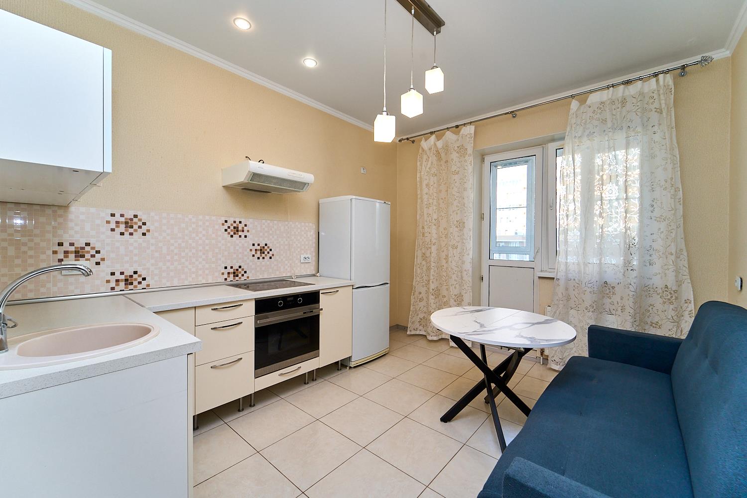 Фото №1: 1-комнатная квартира 44 м² - Краснодар, Прикубанский внутригородской округ, Фестивальный, ЖК Екатеринодар, мкр. Солнечный, ул. Архитектора Петина, 14