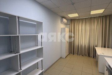 Фото №1: Коммерция <span class="whitespace-nowrap">69 м²</span>, <span class="whitespace-nowrap">1/16 эт.</span> - Майкоп, мкр. Центр, ул. Советская, 184