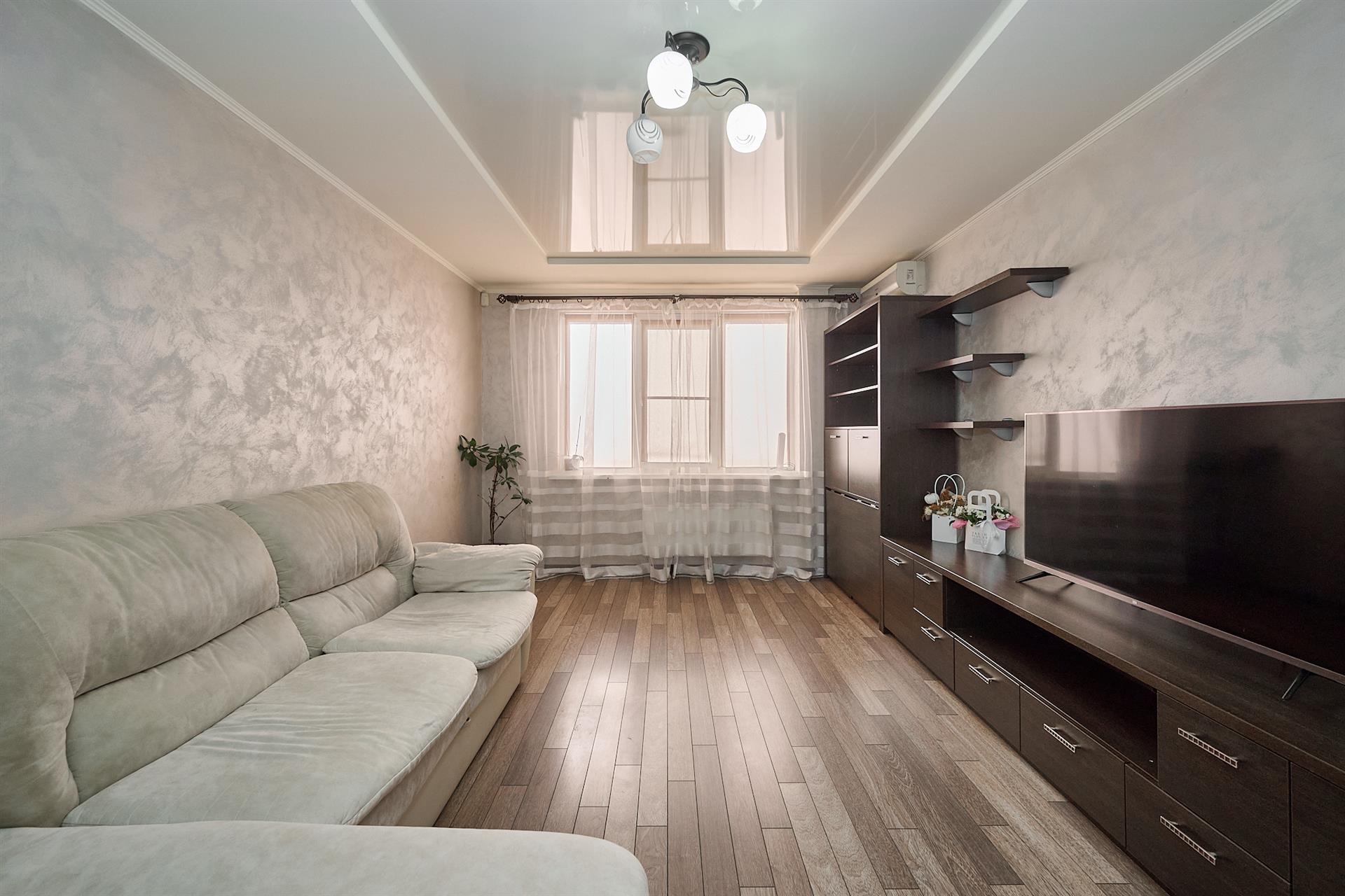 Фото №1: 2-комнатная квартира 74 м² - Краснодар, Карасунский внутригородской округ, мкр. Гидростроителей, ул. имени Снесарева, 8