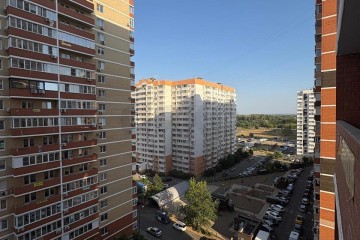 Фото №1: 1-комнатная квартира 45 м² - Краснодар, мкр. Гидростроителей, пр-кт имени писателя Знаменского, 9к2