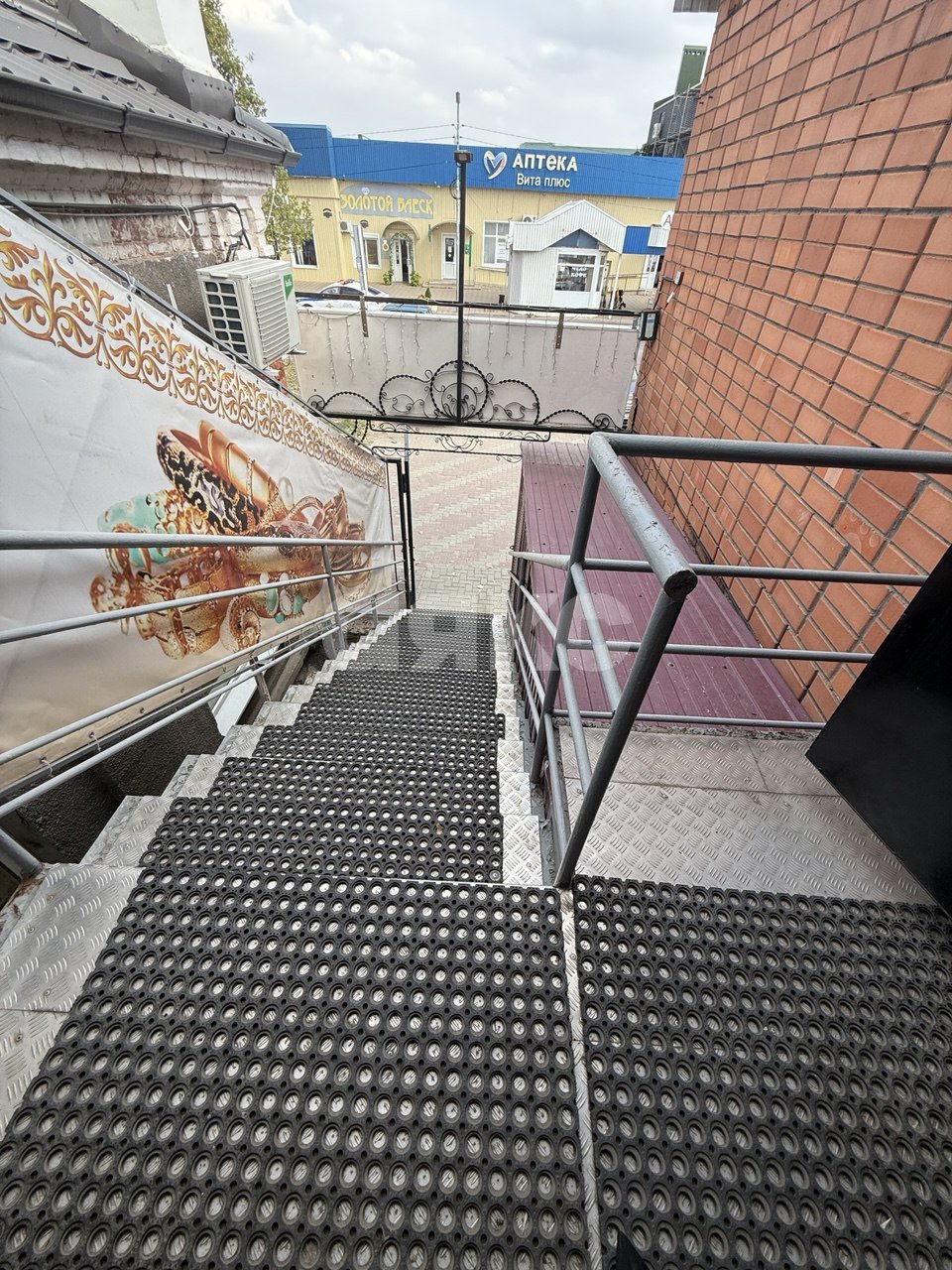 Фото №10: Торговое помещение 52 м² - Кореновск, 1-й квартал, ул. Красная, 128А