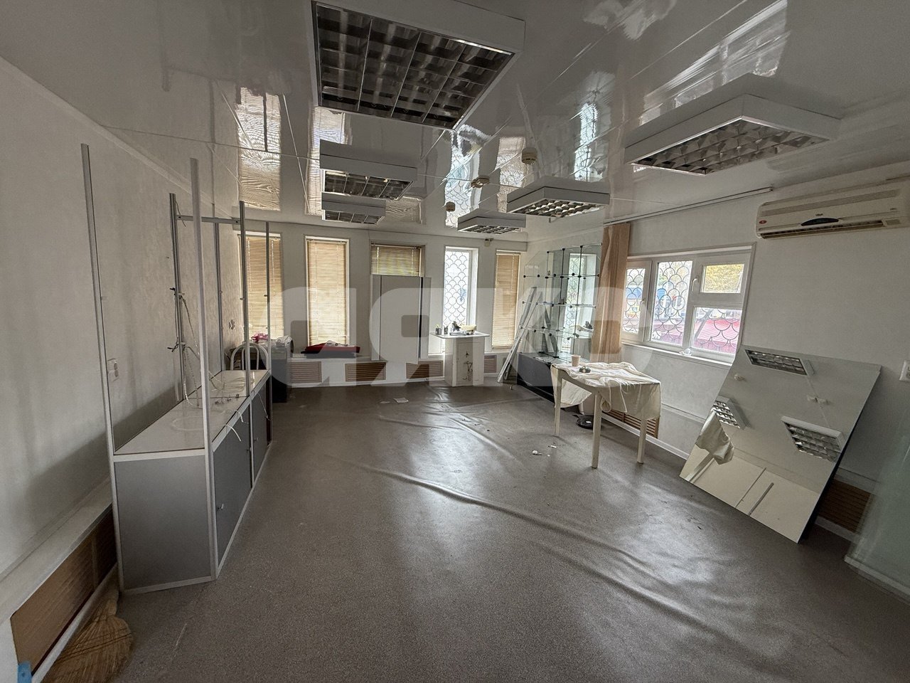 Фото №2: Торговое помещение 52 м² - Кореновск, 1-й квартал, ул. Красная, 128А