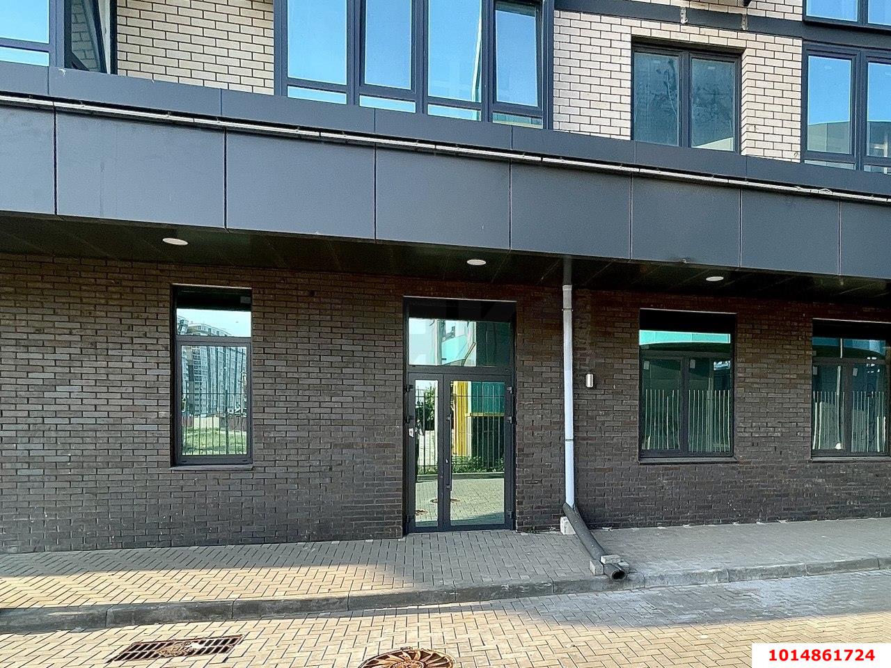 Фото №2: Торговое помещение 82 м² - Берёзовый, жилой комплекс Огурцы, ул. Целиноградская, 2И