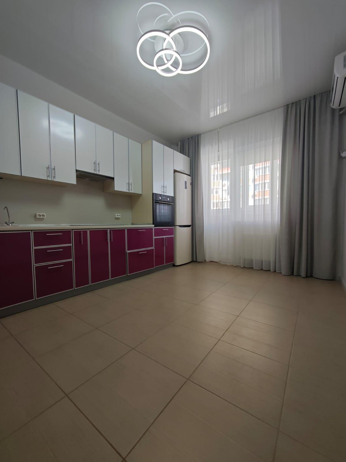 Фото №1: 1-комнатная квартира 53 м² - Краснодар, Прикубанский внутригородской округ, Фестивальный, ЖК Екатеринодар, мкр. Солнечный, ул. Казбекская, 9