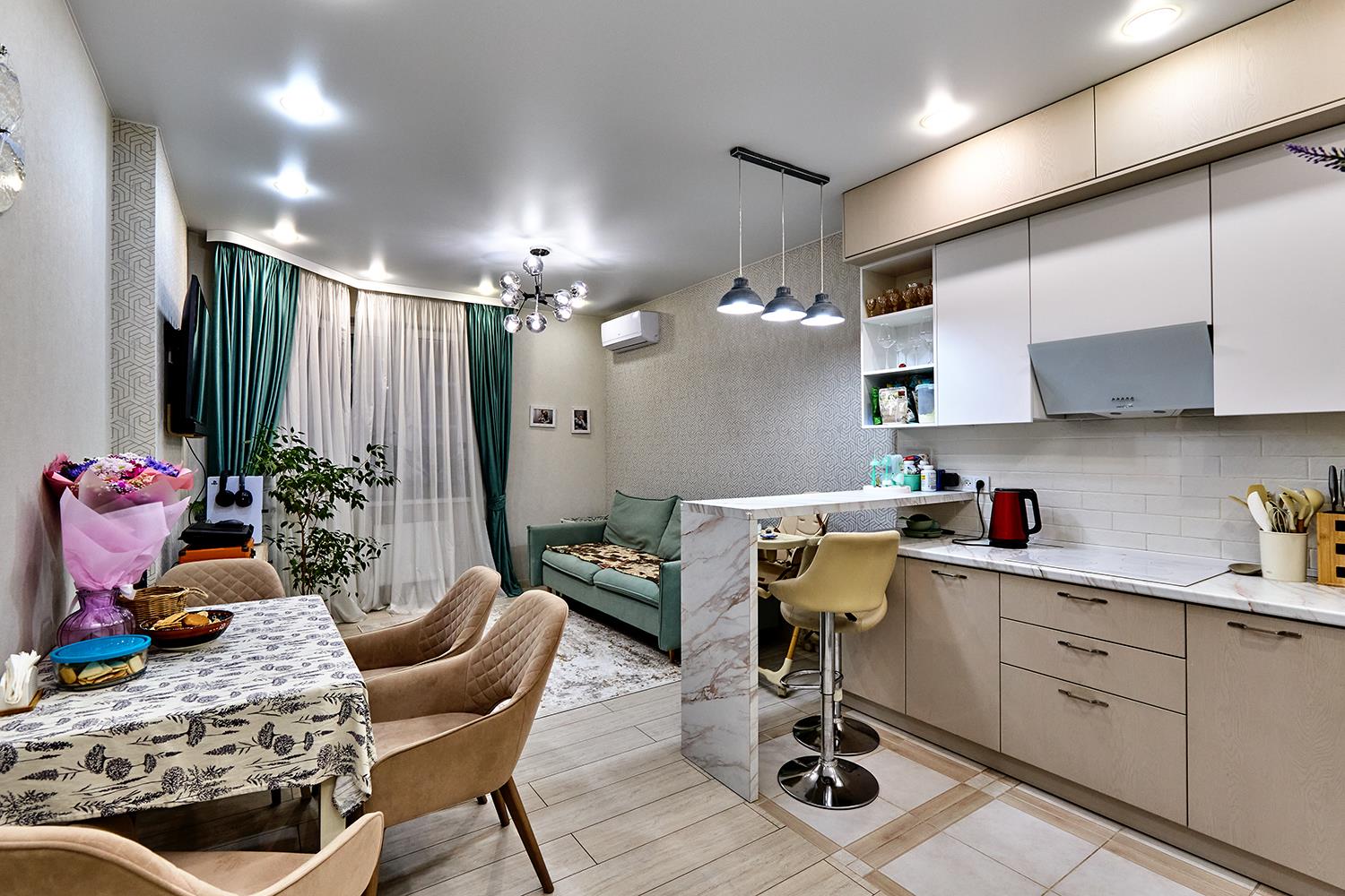 Фото №1: 2-комнатная квартира 68 м² - Краснодар, Прикубанский внутригородской округ, ЖК Любимый Дом, мкр. имени Петра Метальникова, ул. Тополиная, 46к2