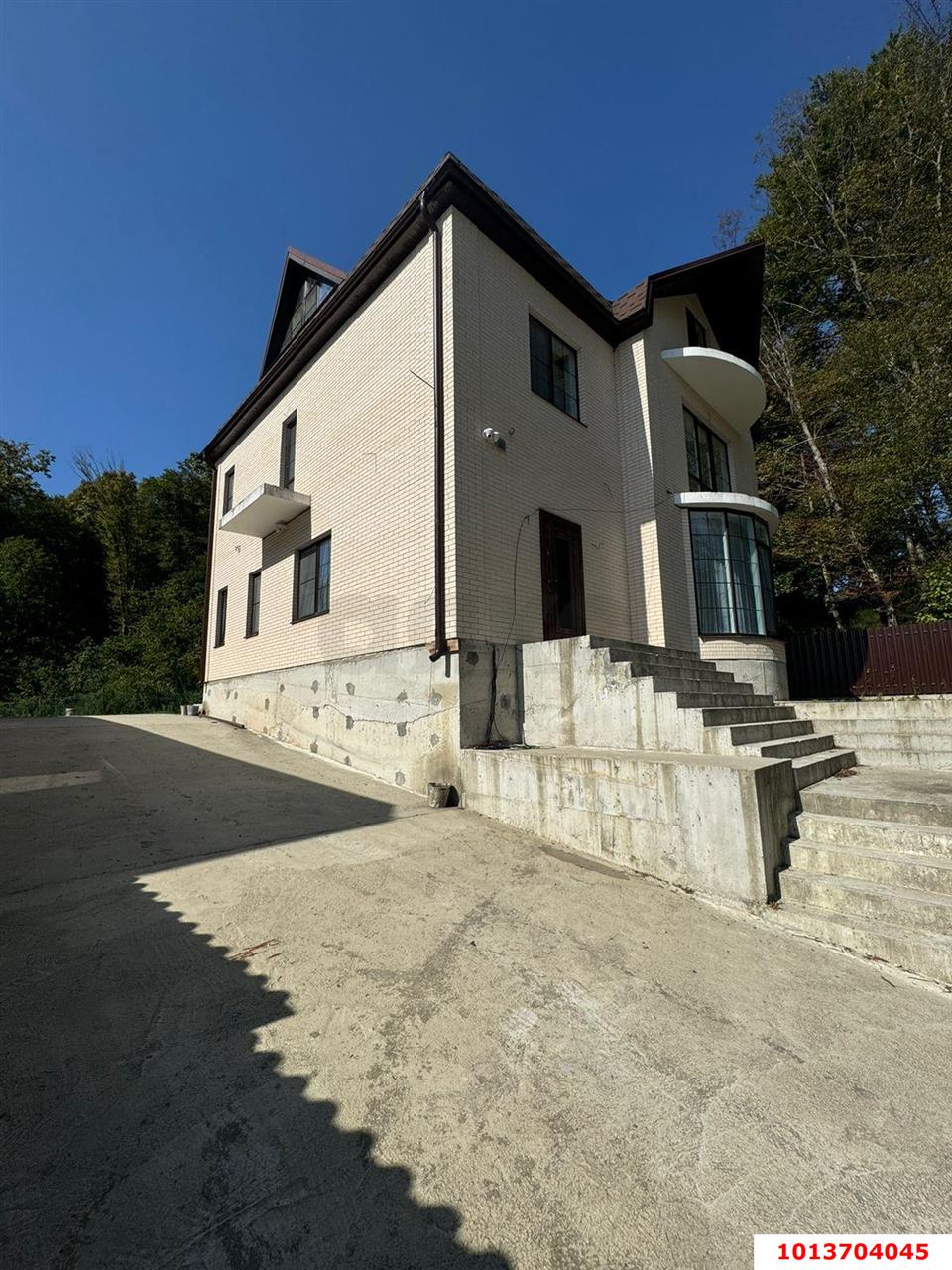 Фото №1: Дом 291 м² + 5 сот. - Весёлое, Адлерский, ул. Ереванская, 31А