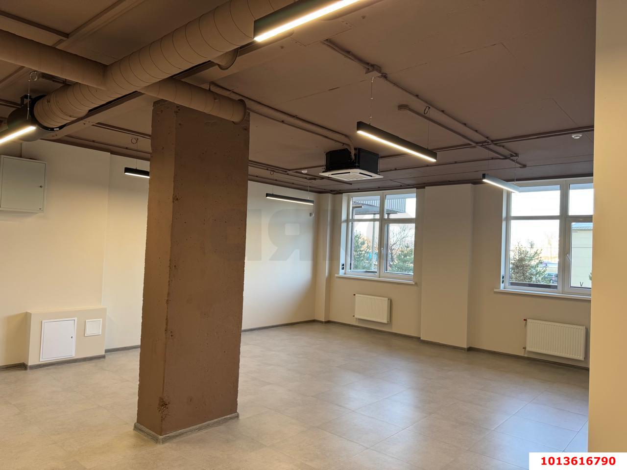 Фото №3: Торговое помещение 120 м² - Краснодар, имени Маршала Жукова, ул. Александра Покрышкина, 2/2