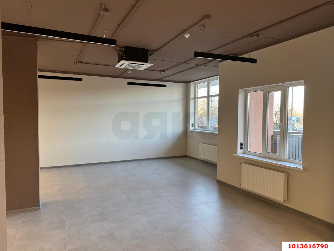 Фото №4: Торговое помещение 120 м² - Краснодар, имени Маршала Жукова, ул. Александра Покрышкина, 2/2