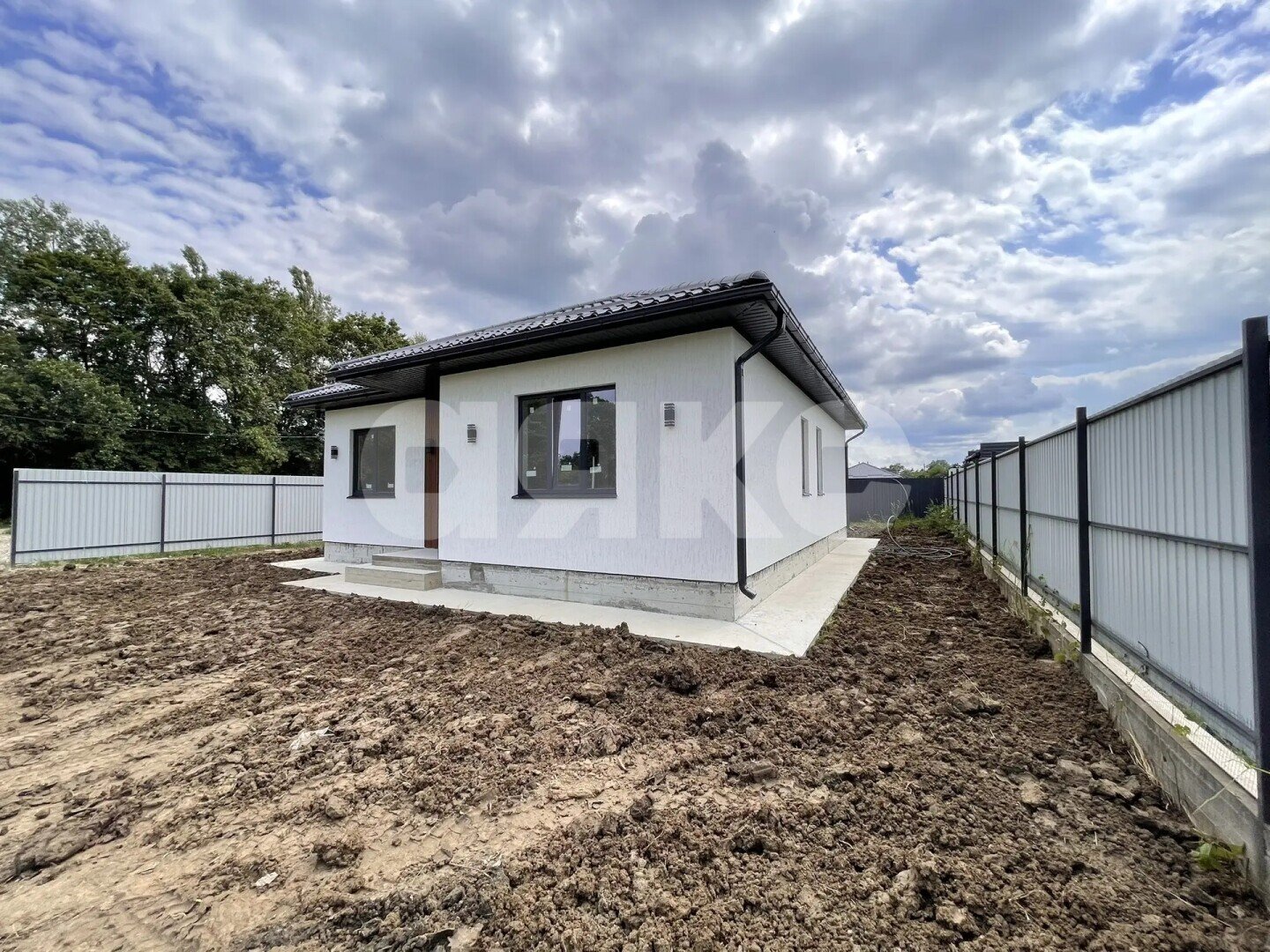 Фото №6: Дом <span class="whitespace-nowrap">96 м²</span> <span class="whitespace-nowrap">+ 5 сот.</span>, <span class="whitespace-nowrap">1 эт.</span> - Саратовская, п. коттеджный  Зеленая Усадьба, ул. Ореховая