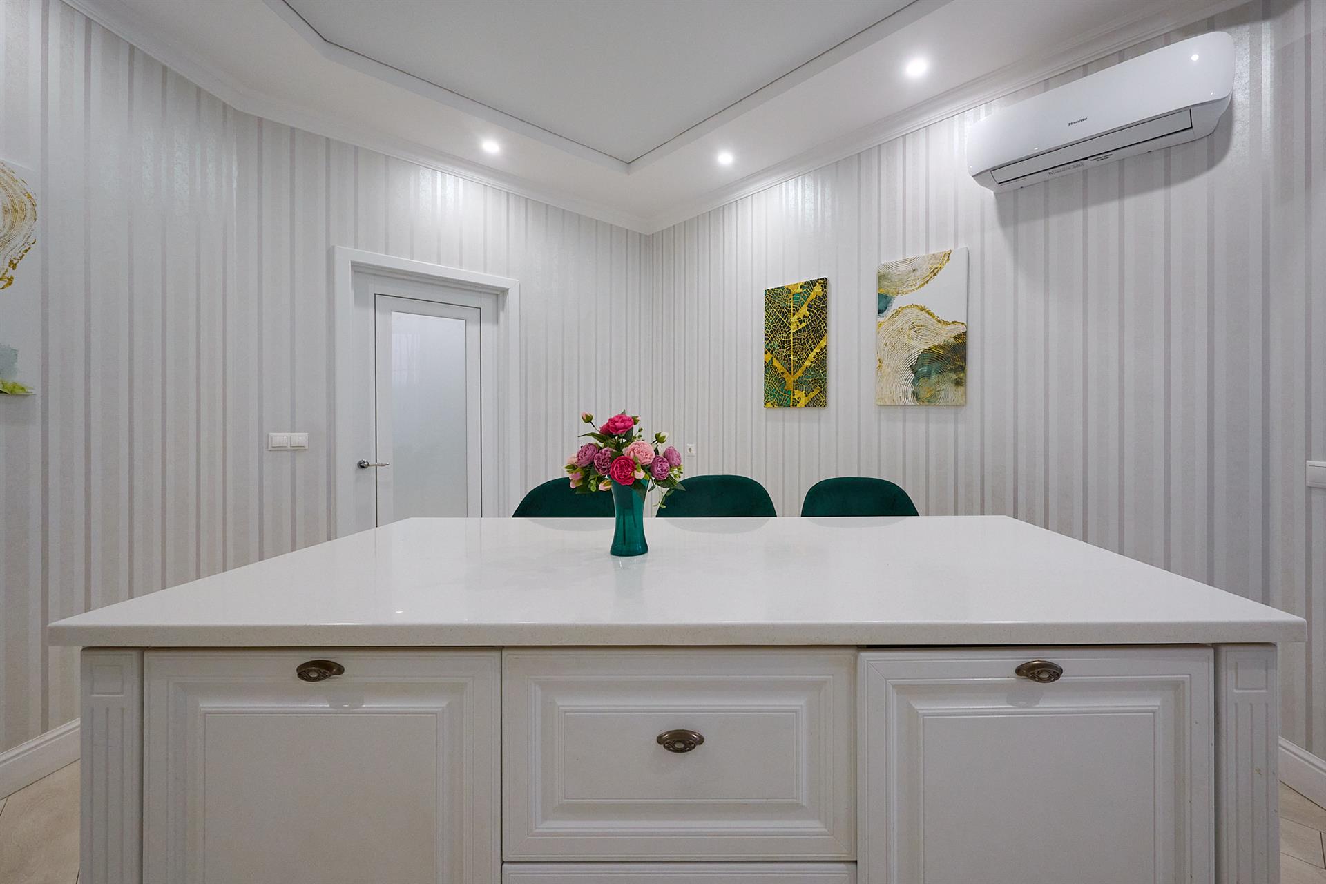 Фото №3: 3-комнатная квартира 93 м² - Краснодар, Западный внутригородской округ, мкр. Юбилейный, ул. 70-летия Октября, 1/5