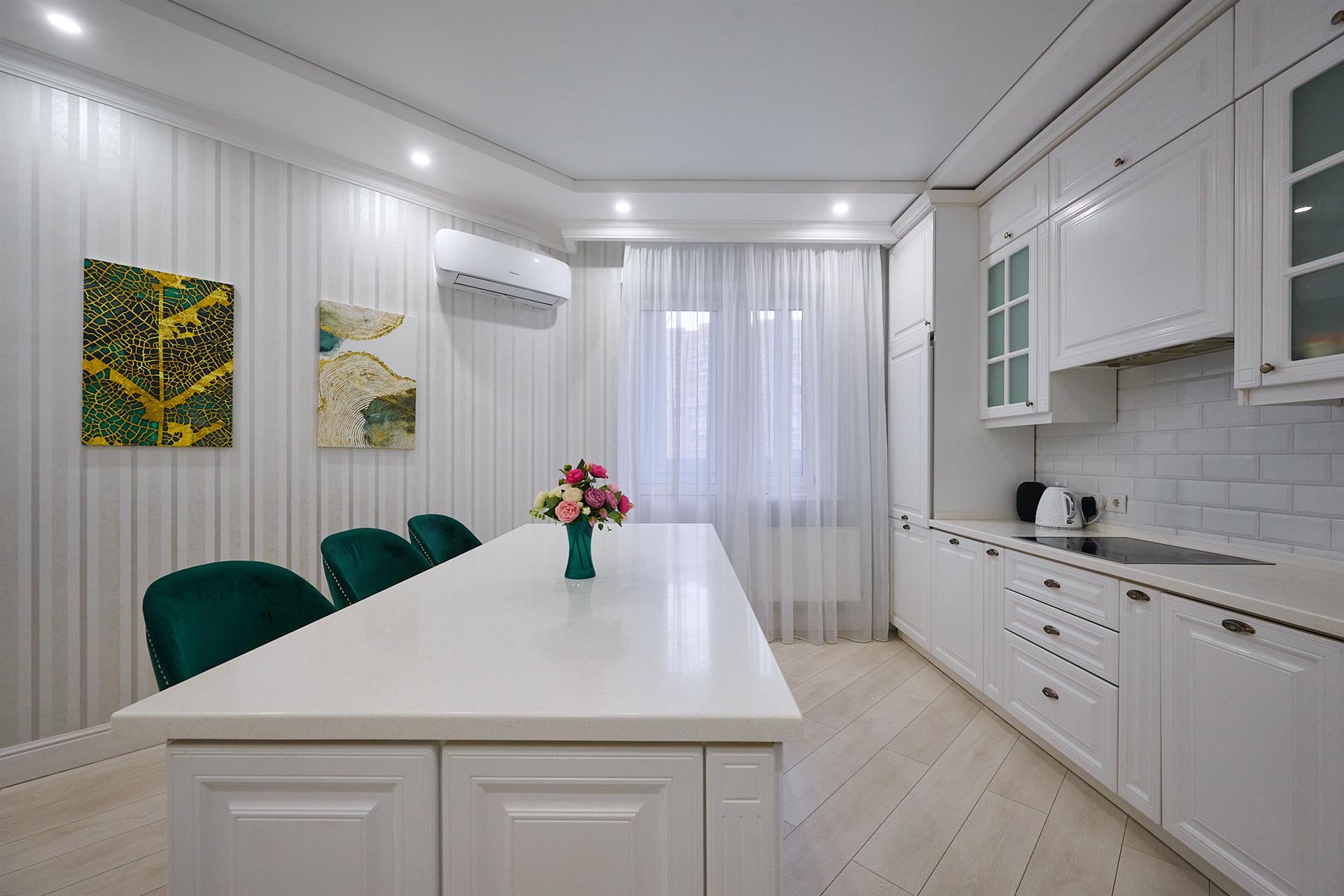 Фото №1: 3-комнатная квартира 93 м² - Краснодар, Западный внутригородской округ, мкр. Юбилейный, ул. 70-летия Октября, 1/5