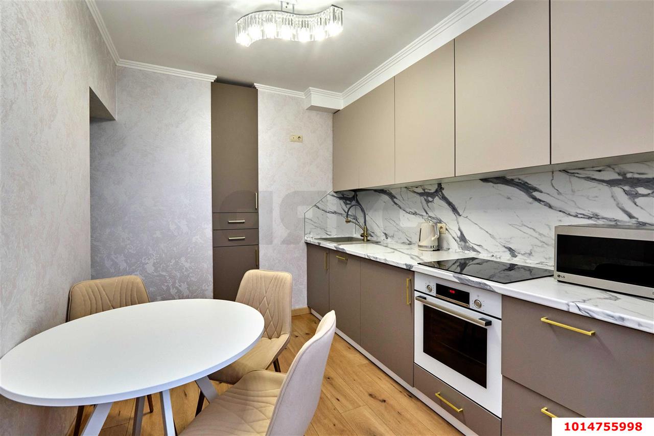 Фото №1: 3-комнатная квартира 63 м² - Краснодар, Центральный, ул. Коммунаров, 57