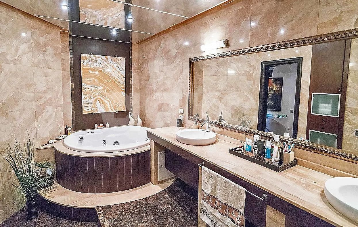 Фото №1: 5+-комнатная квартира 240 м² - Ростов-на-Дону, Богатяновка, ул. Социалистическая, 140