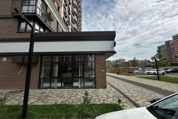 Фото №4: Торговое помещение 697 м² - Краснодар, мкр. жилой комплекс Самолёт-6, ул. Ивана Беличенко, 92к1