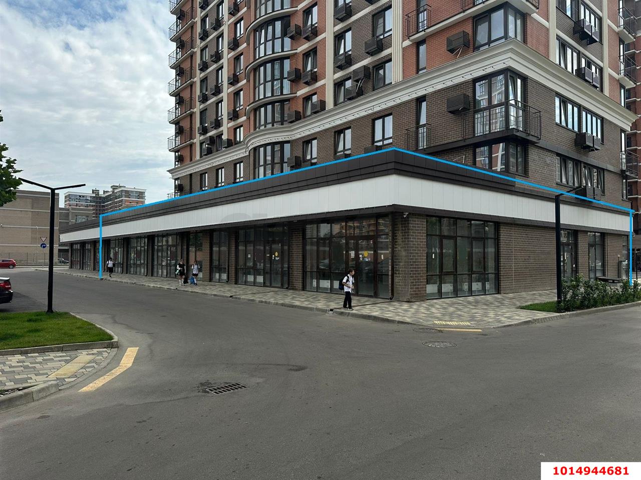 Фото №1: Торговое помещение 700 м² - Краснодар, жилой комплекс Самолёт-6, ул. Ивана Беличенко, 92