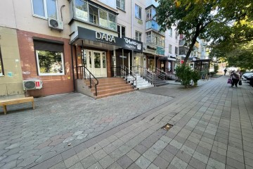 Фото №3: Торговое помещение 72 м² - Краснодар, мкр. Черёмушки, ул. Ставропольская, 230