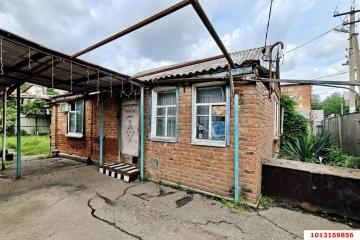 Фото №1: Дом <span class="whitespace-nowrap">75 м²</span>, <span class="whitespace-nowrap">1 эт.</span> - Краснодар, мкр. Школьный, ул. Школьная, 38