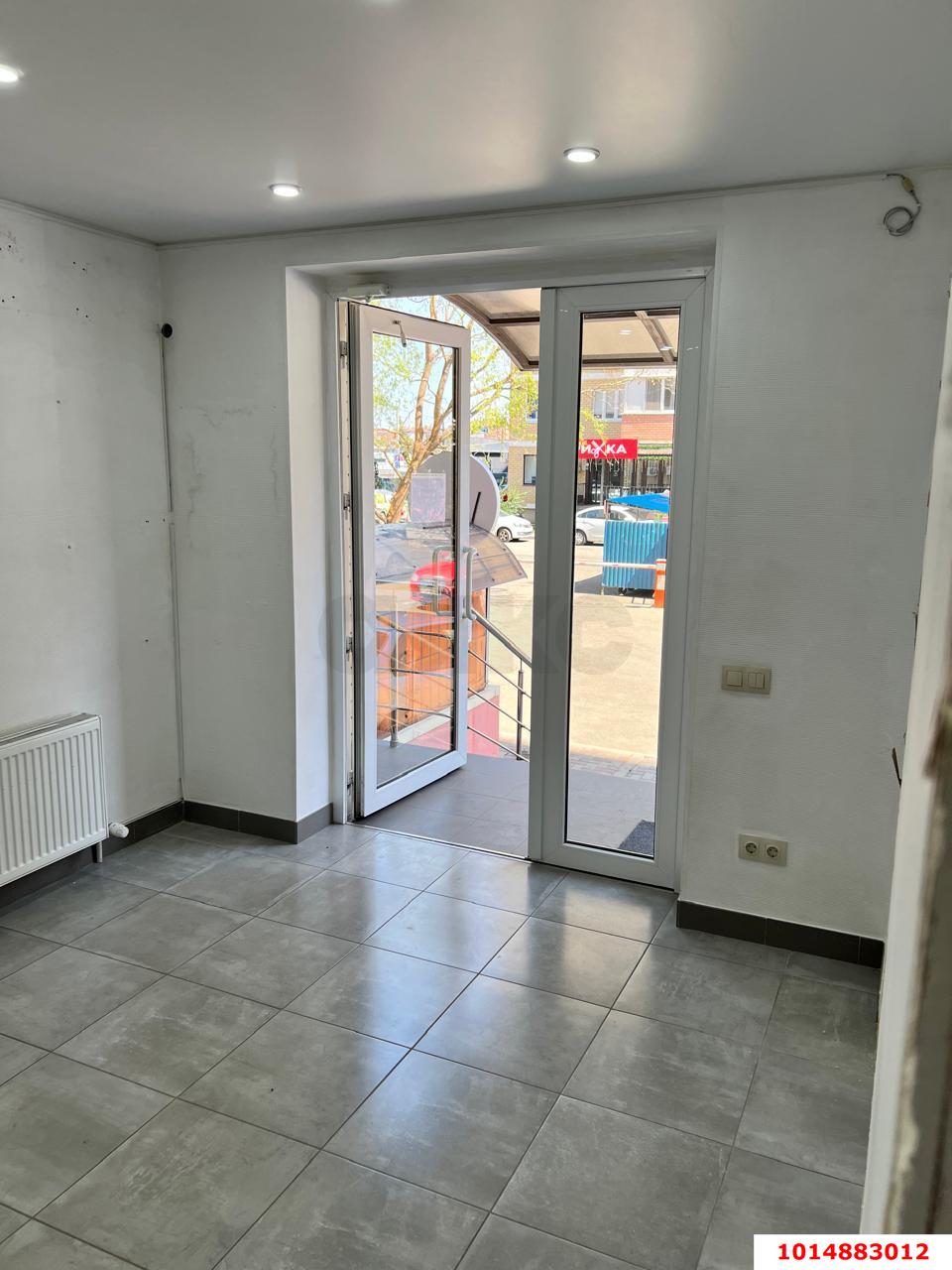 Фото №4: Торговое помещение 70 м² - Краснодар, имени Петра Метальникова, ул. Петра Метальникова, 11