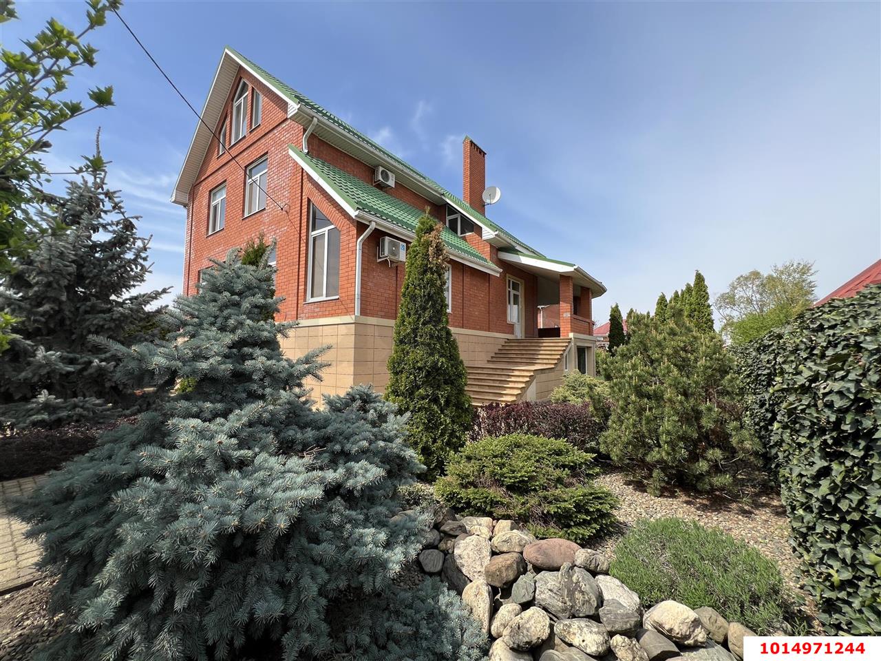 Фото №1: Дом 349 м² + 8.03 сот. - Краснодар, Прикубанский внутригородской округ, мкр. Музыкальный, ул. им. Кармалина Н.Н., 1/2