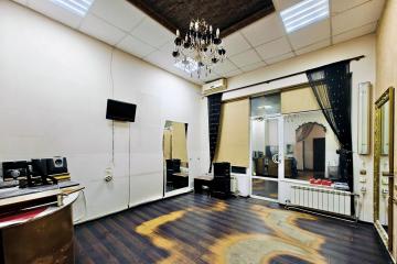 Фото №1: Коммерция 100 м² - Краснодар, мкр. Центральный, ул. Коммунаров, 51