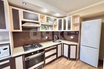 Фото №1: 3-комнатная квартира 60 м² - Нижнекамск, мкр. 9-й, ул. Гагарина, 8