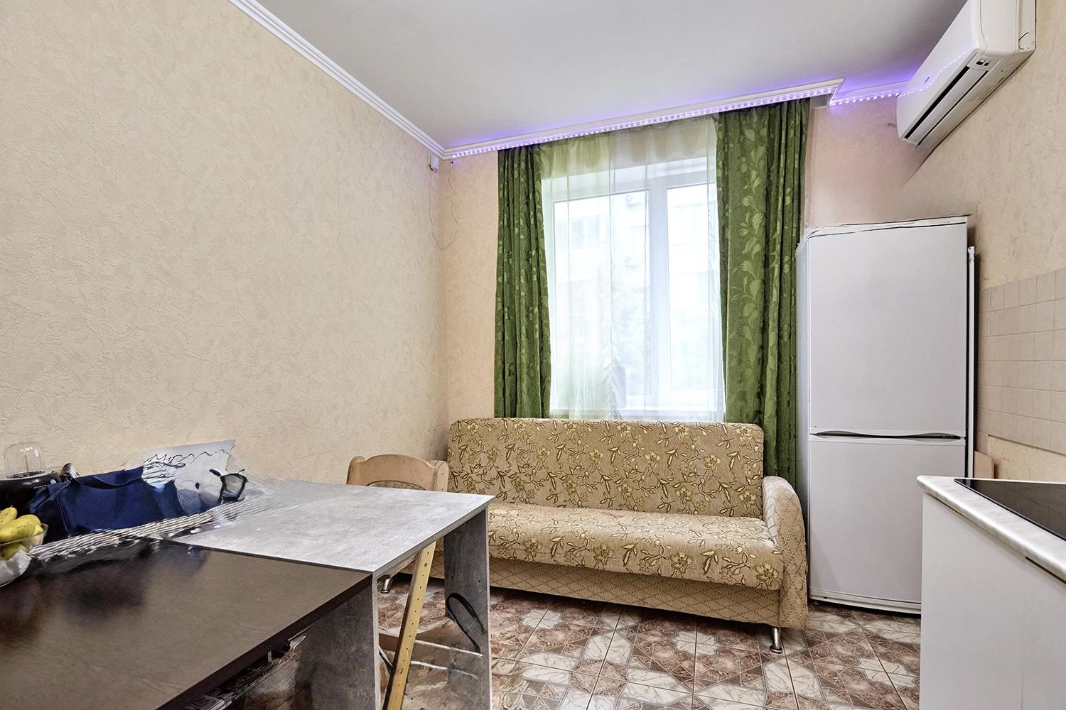 Фото №2: 1-комнатная квартира 40 м² - Краснодар, Карасунский внутригородской округ, мкр. Черёмушки, ул. Селезнёва, 4/14