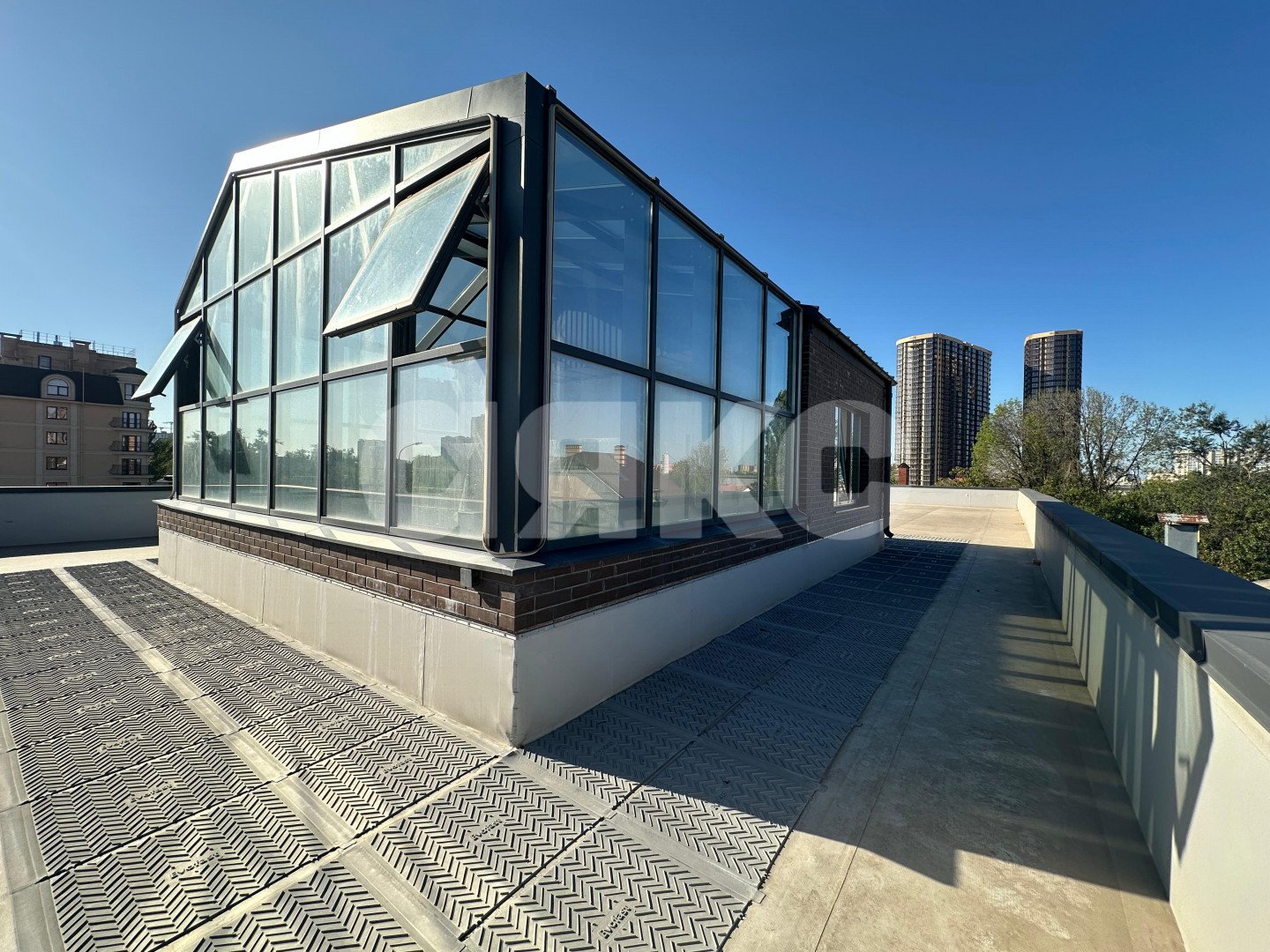 Фото №3: Коммерция 800 м² - Ростов-на-Дону, Кировский, ул. Текучёва, 171