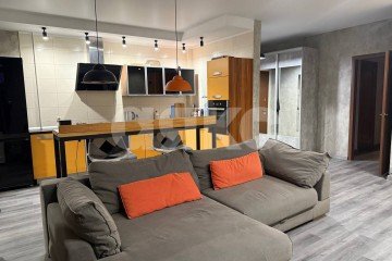 Фото №1: 3-комнатная квартира 81 м² - Мариуполь, р. Жовтневый, ул. Варганова, 10