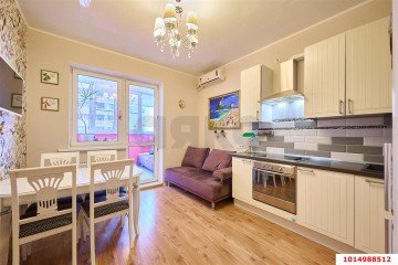 Фото №1: 1-комнатная квартира 52 м² - Краснодар, мкр. Юбилейный, ул. 70-летия Октября, 1/2